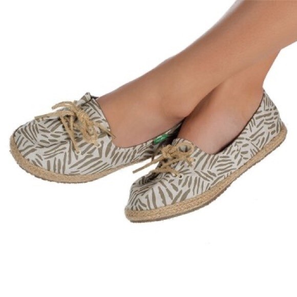 Sanuk Natural & Brown Mochi Lace-Up Safari Animal Print Moccasin Style Shoe 5 - Picture 1 of 8